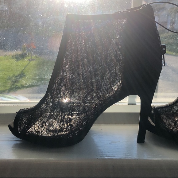 Black mesh heels, 4 inch, new, never worn. Size US 8 - Picture 2 of 6